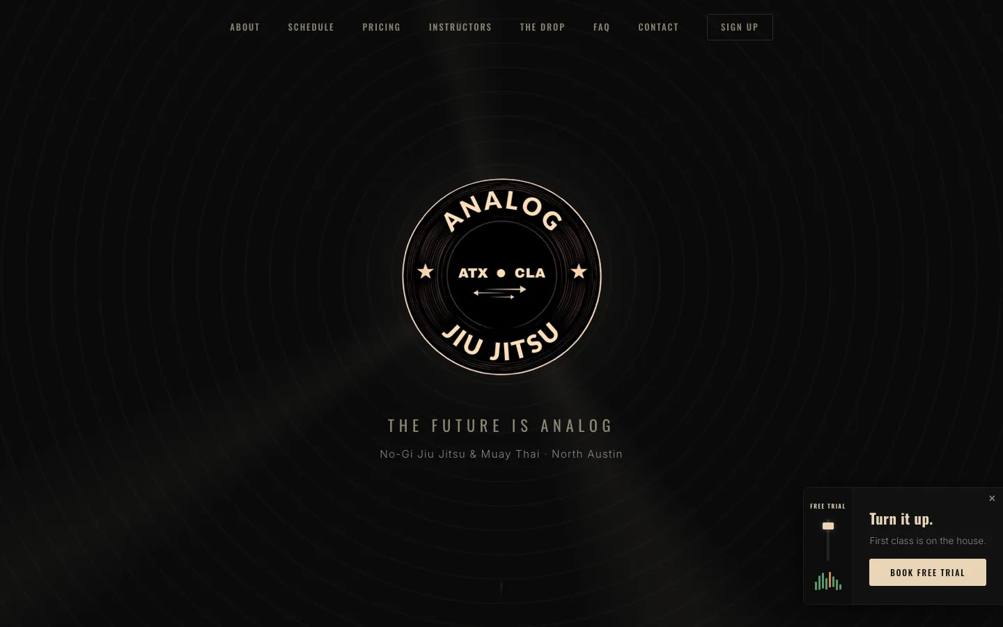 The Analog Jiu Jitsu homepage on desktop: the gym's round badge on dark, 'No-Gi Jiu Jitsu & Muay Thai, North Austin'.