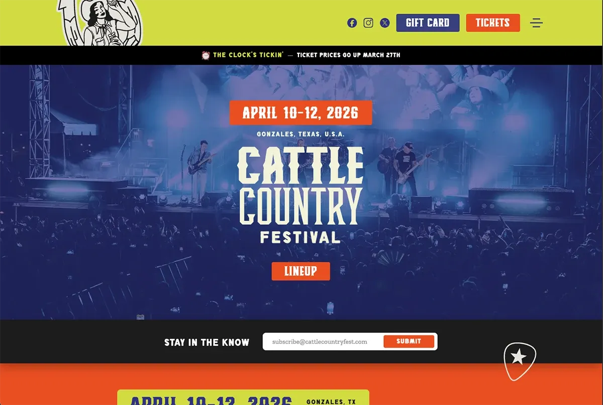 Cattle Country Festival homepage: a band on a blue-lit stage, the festival dates and a lineup button